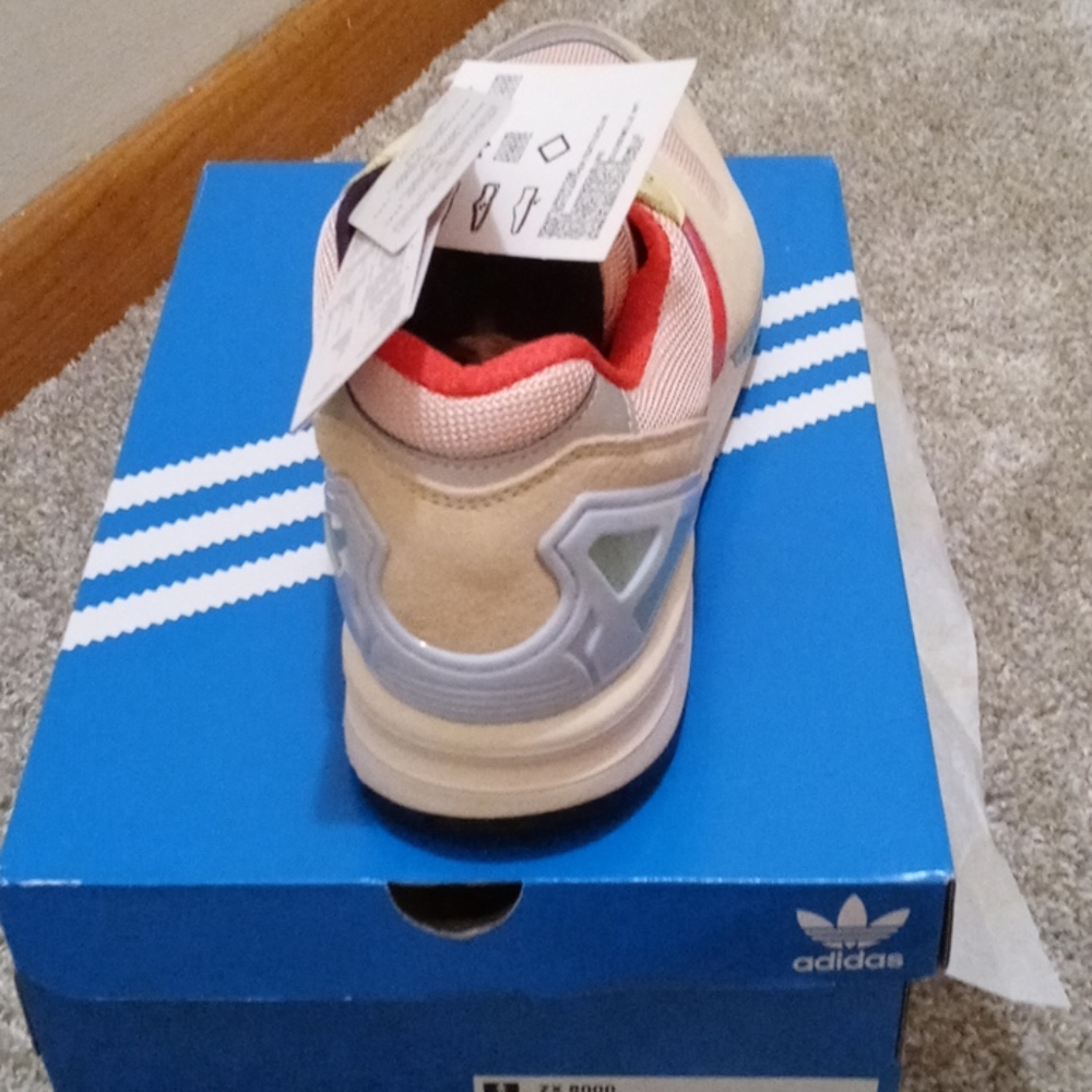 Adidas - Picture 4 of 5